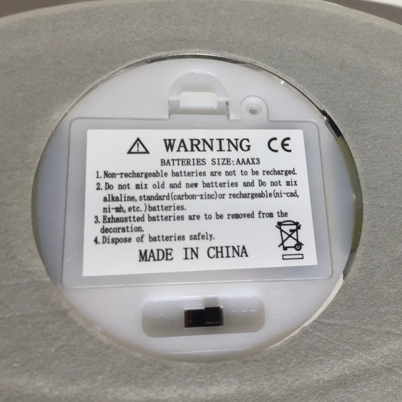 Color Changing Light up CRYSTAL SKULL Candle Holder - Picture 9 of 10